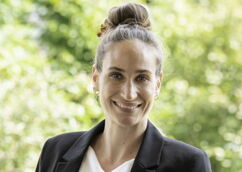 Portrait photo of Dr Laura Müller, Economics Officer at IK Industrievereinigung Kunststoffverpackungen e.V. (German Association for Plastic Packaging)