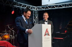 Siegmar Röhmhild, founder of WIS Kunststoffe GmbH, and his son Daniel Röhmhild at the ceremonial handover to mark the company’s 35th anniversary